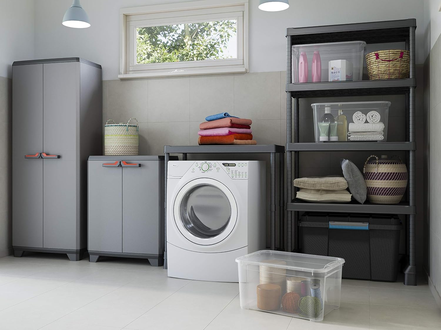  Keter Armoire Utilitaire STILO - Armoire De Rangement En Résine Multifonctions - Étagères Et Pieds Ajustables, Poignée Soft Touch - Cuisine, Garage, Atelier - 68 X 39 X 173 Cm - Gris/Noir/Rouge